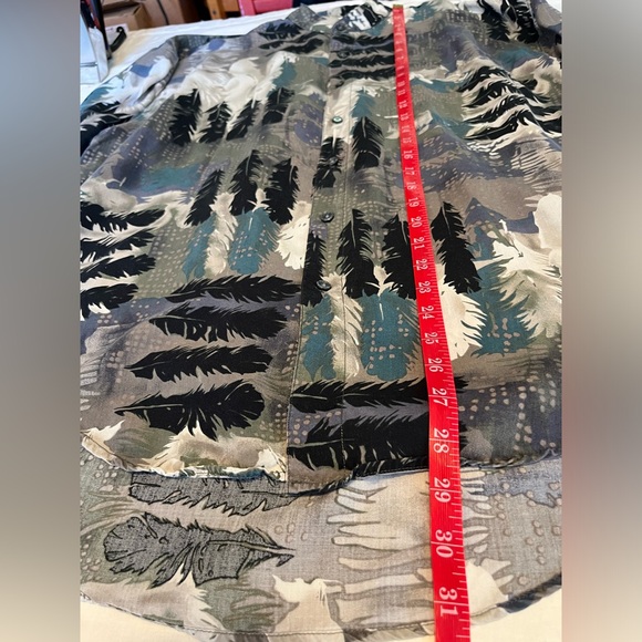 Perry Ellis Vintage feather motif button down shirt with banded collar, Size M - Picture 8 of 9